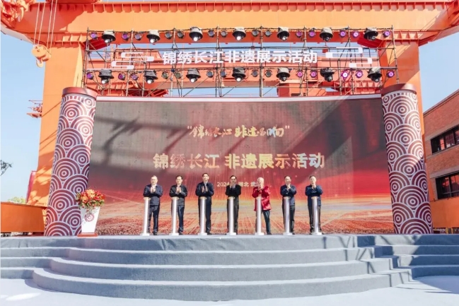 喜获一批全市突出单位和个人，，，，，，来给武汉城投清静生产事情点个赞！-集团动态-武汉城投集团 